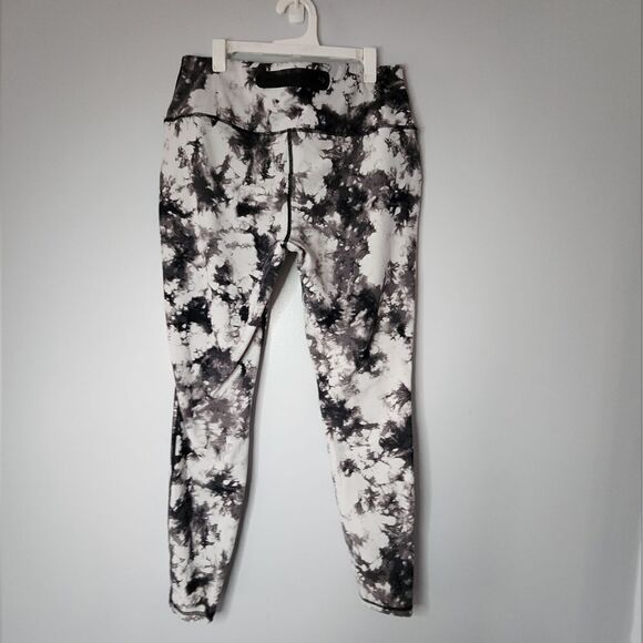 Torrid 0 Leggings Capri Stretch Tie Dye Black White  Pocket Cute Athletic - Picture 1 of 4